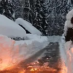 Bed & Breakfast Haus Sieben - Singer Lydia