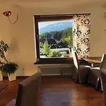 Haus Sieben - Singer Lydia 3*