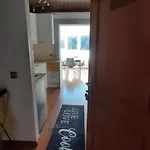 Haus Sieben - Singer Lydia