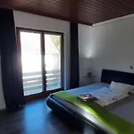 Haus Sieben - Singer Lydia