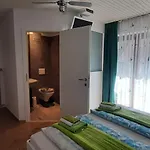 Haus Sieben - Singer Lydia 3*