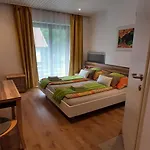 Bed & Breakfast Haus Sieben - Singer Lydia Kotschach-Mauthen