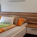 Haus Sieben - Singer Lydia Kotschach-Mauthen