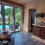 Haus Sieben - Singer Lydia