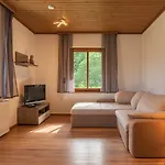 Bed & Breakfast Haus Sieben - Singer Lydia