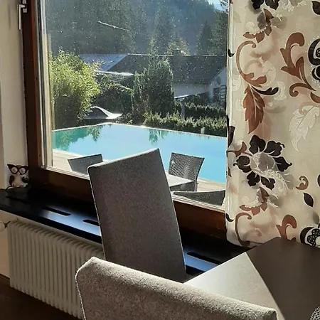 Haus Sieben - Singer Lydia