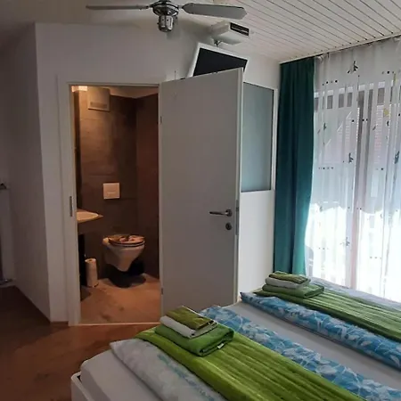 Haus Sieben - Singer Lydia 3*