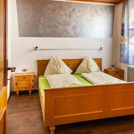 Bed & Breakfast Haus Sieben - Singer Lydia