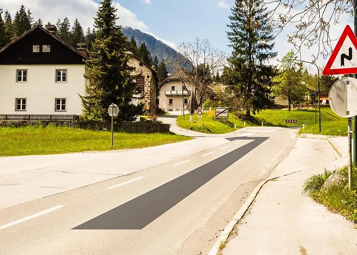 Haus Sieben - Singer Lydia