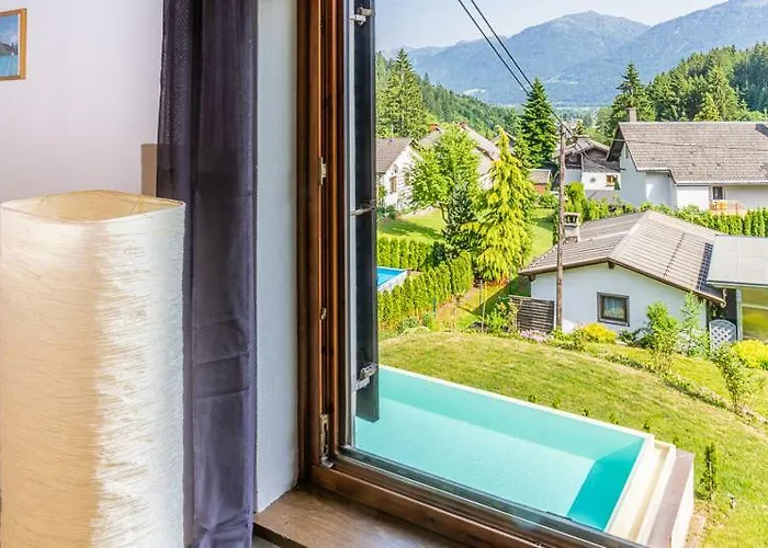 Haus Sieben - Singer Lydia